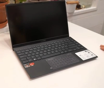 laptop for biology students